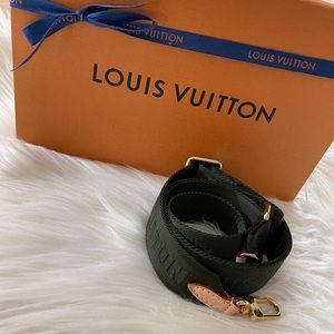 🚫TRADED🚫khaki multi pochette strap